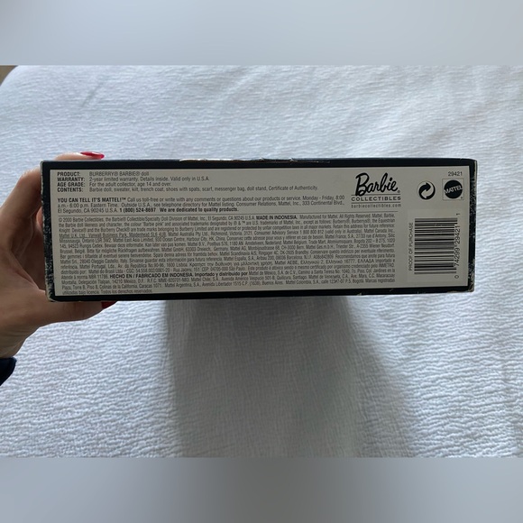 Burberry Barbie Collector's Box - Picture 4 of 7